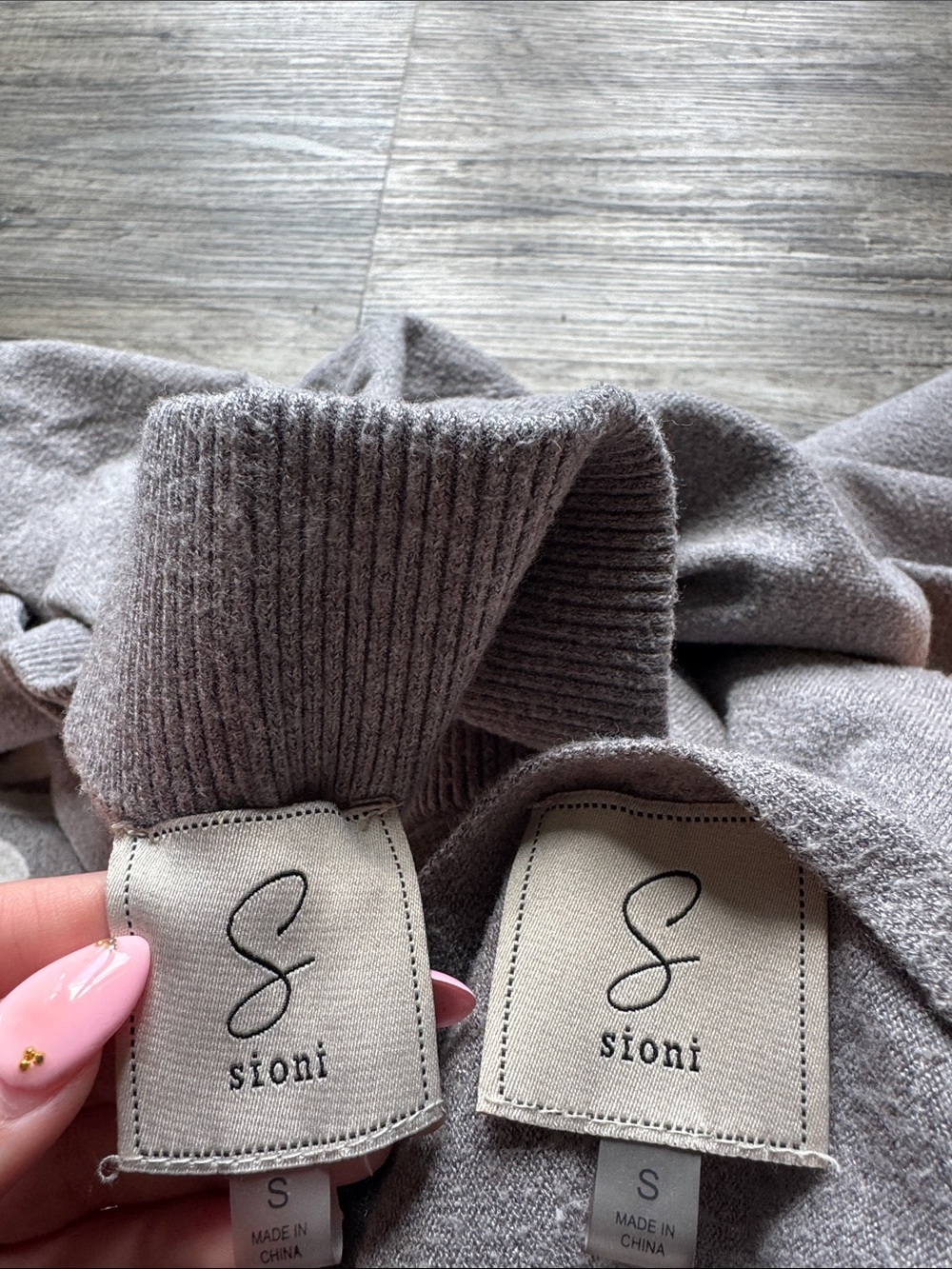 Sioni Taupe Knit Floral Sweater Set with White Daisy Accents - Picture 4 of 4